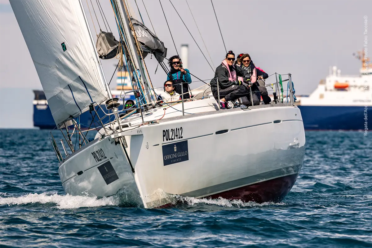 La barca Audace con l’equipaggio femminile Le Ragazze della RAN durante una fase della regata RAN630, partnership con Veleria San Giorgio.