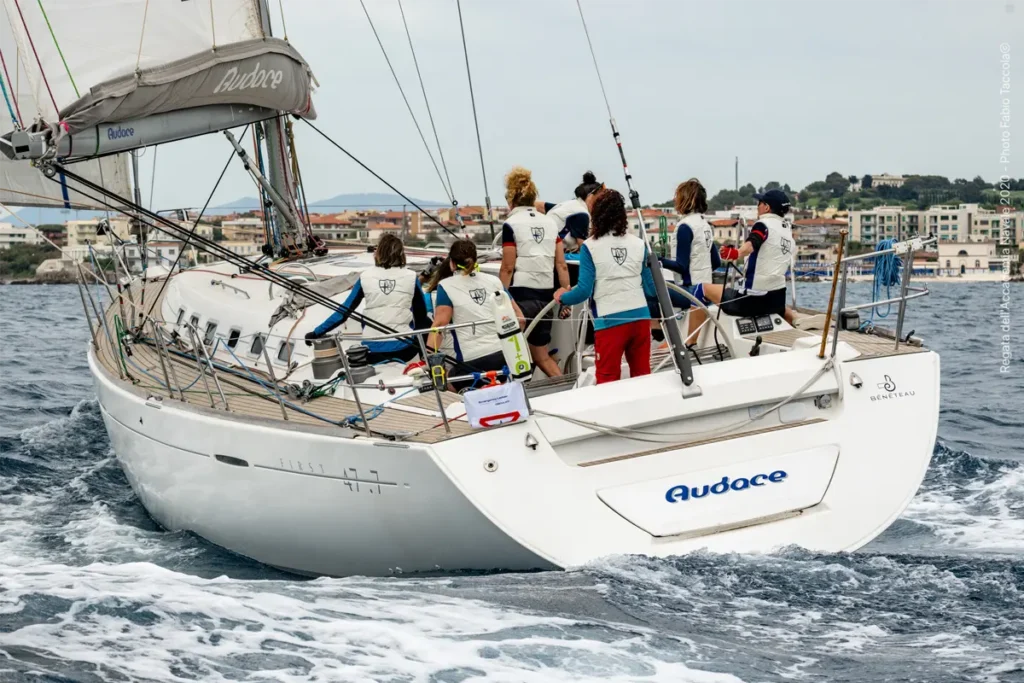 L’equipaggio femminile Le Ragazze della RAN a bordo della barca Audace durante la regata RAN630, supportato da Veleria San Giorgio.